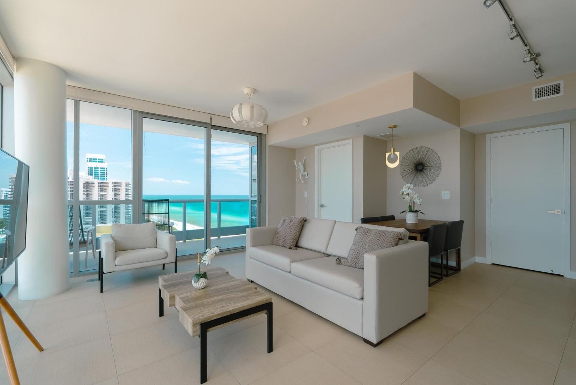 One-Bedroom Apartment with Balcony Bay and Ocean View Upper Level