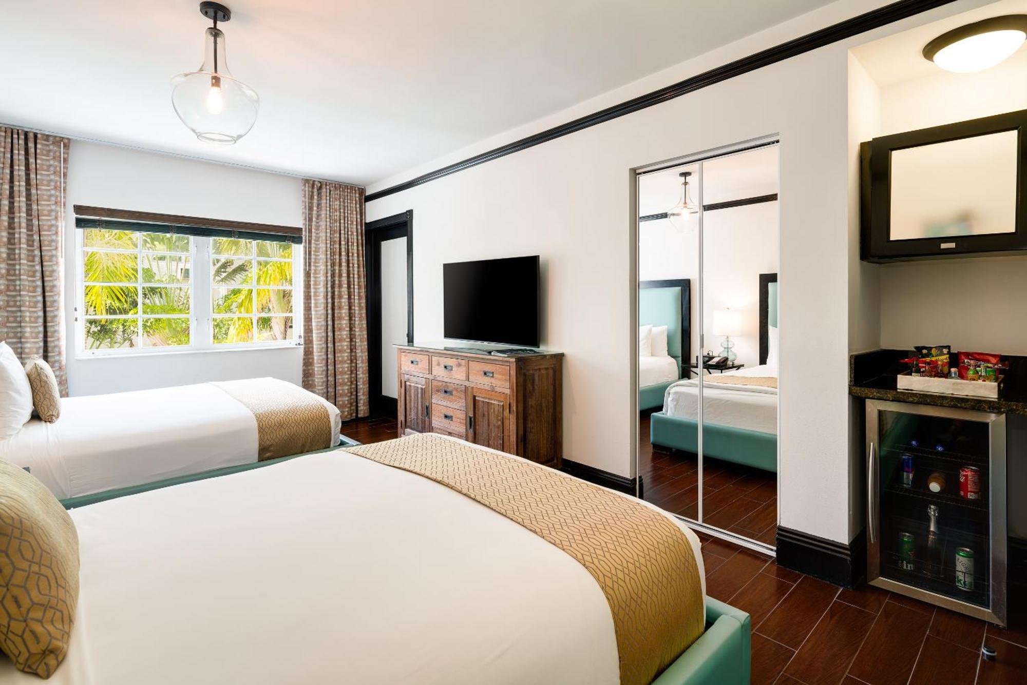 Classic Double Queen Pool View Room