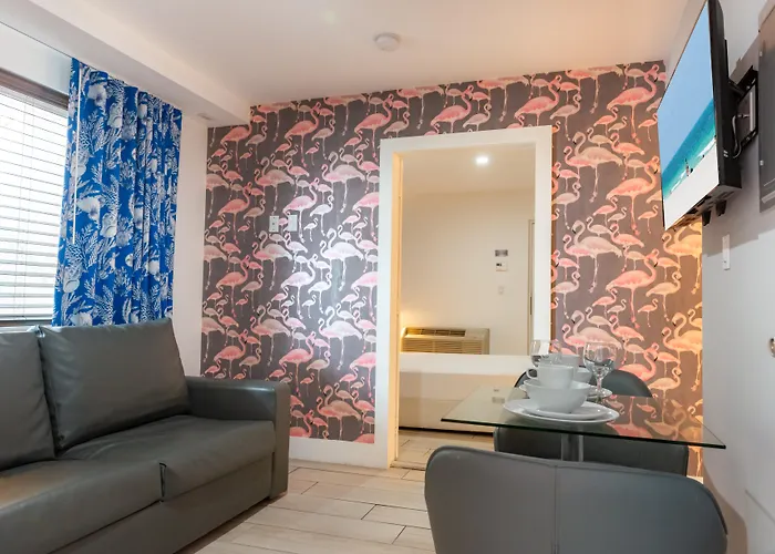 Cheap hotel: Waterside Hotel And Suites