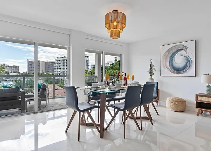 Hotel near College: Bay Harbor One Vacation