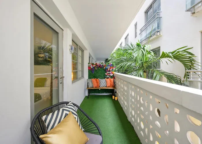 Apartments Ocean Drive s With Rooftop Pool, South Beach, Miami