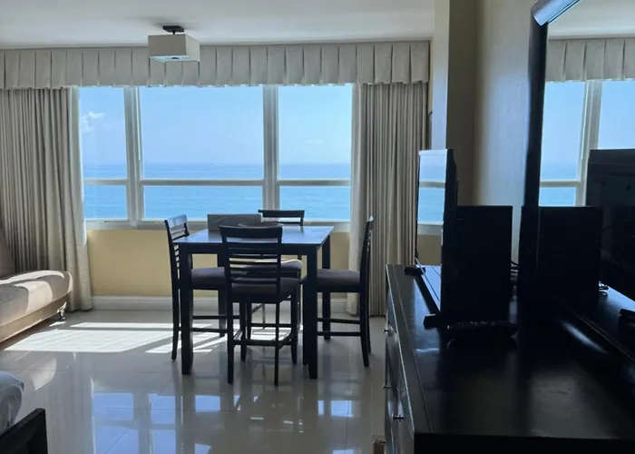 Castle Beach Studio,Tennis Court And Swimming Pool With Beach Access