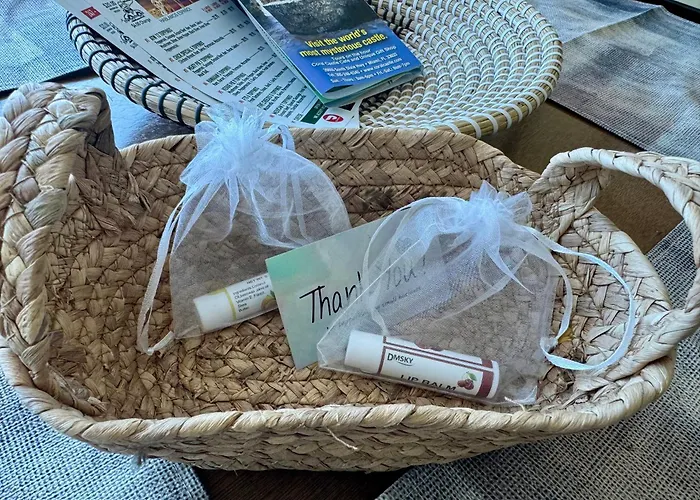 Castle Beach Studio,Tennis Court And Swimming Pool With Beach Access