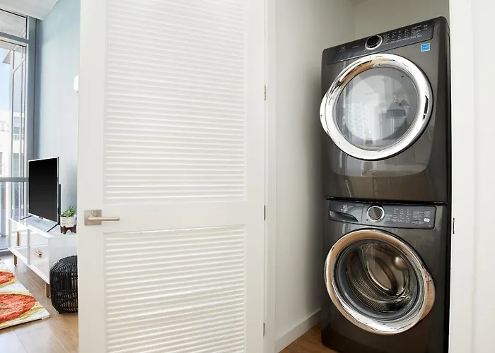 Hotel near College: Sonder 17West