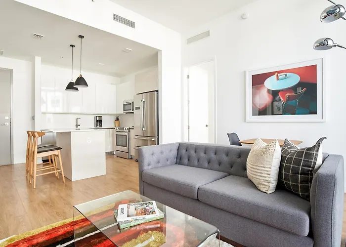 Hotel near College: Sonder 17West