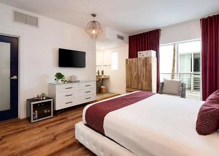 Catalina Hotel & Beach Club